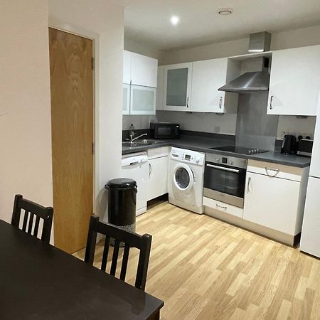 Entire Town Centre 2 Bedroom Apartment Very Close To Beach Борнмут Екстер'єр фото